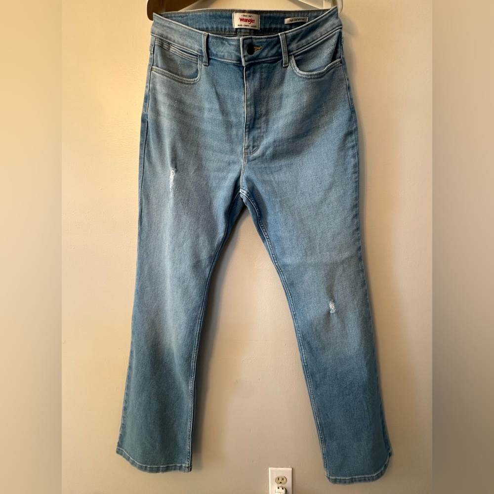 Wrangler Women’s High Rise Bold Boot Straight Faded Blue Jeans Size 14x34